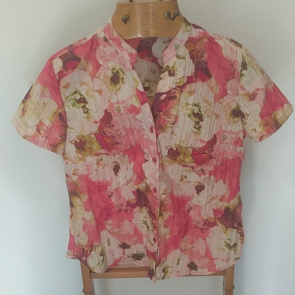 LEMON GRASS WOMEN SMALL SHORT SLEEVE SHIRT FLOWERS NWT